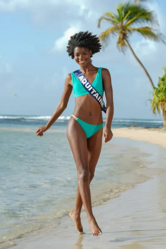 exclusif - voyage de preparation pour l'election de miss france 2023 - seance de pose avec les 30 candidates a l'election de miss france