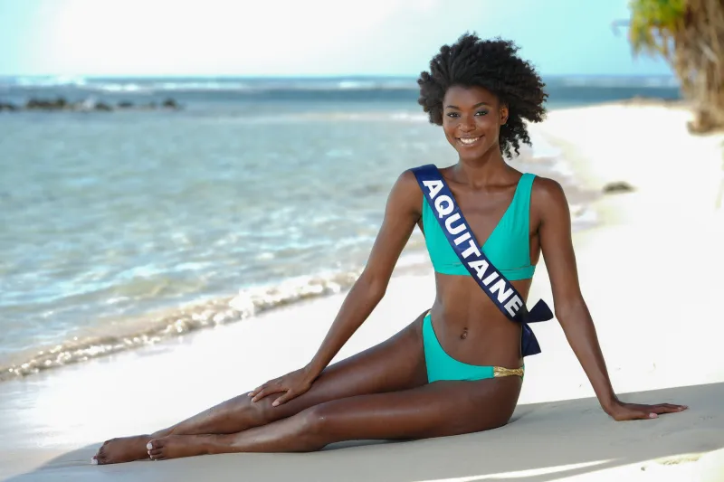 exclusif - voyage de preparation pour l'election de miss france 2023 - seance de pose avec les 30 candidates a l'election de miss france