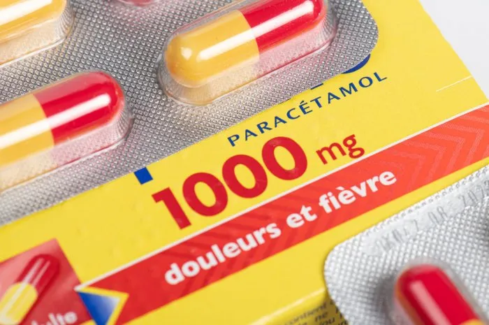 paracetamol pain and fever medication box