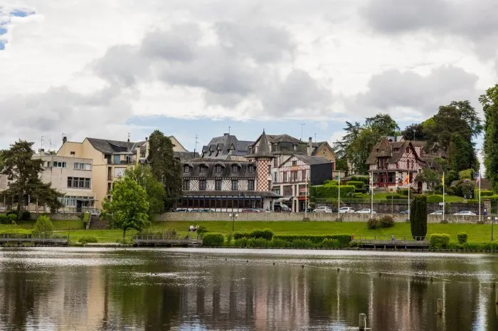 view on the lake of bagnoles-de l'orne by a cloudy weather