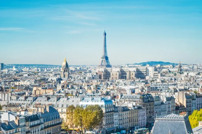 paris cityscape with eilffel tower and city view