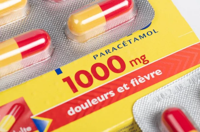 paracetamol pain and fever medication box