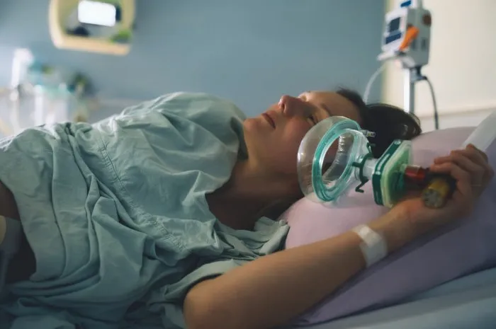 childbirth woman giving birth in maternity hospital pregnant woman breathing during contractions