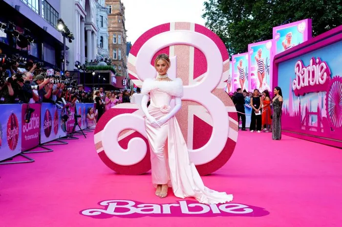 margot robbie arrive à la première européenne de barbie au cineworld leicester square à londres date de la photo   mercredi 12 juillet 2023 photo par ian west pa wire abacapresscom