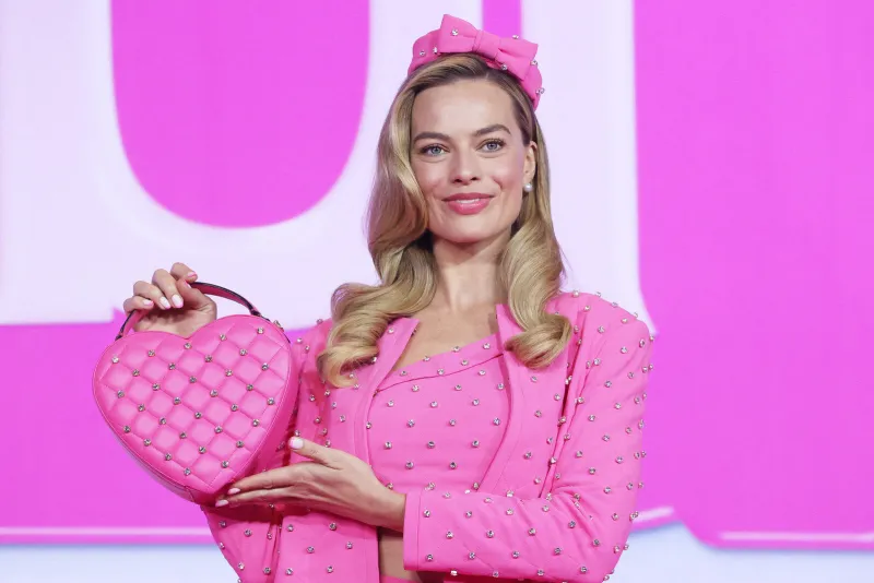 margot robbie et america ferrera se rendent en corée pour promouvoir le film barbie