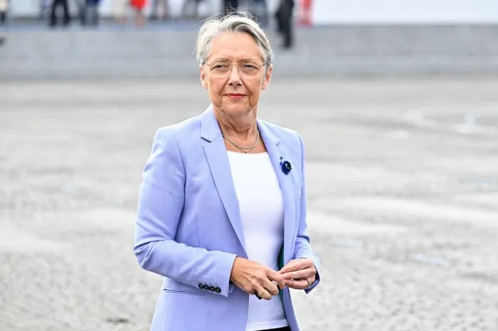 le premier ministre français elisabeth borne assiste au défilé de la bastille sur la place de la concorde à paris, france, le 14 juillet 2023 photo by eric tschaen pool abacapresscom