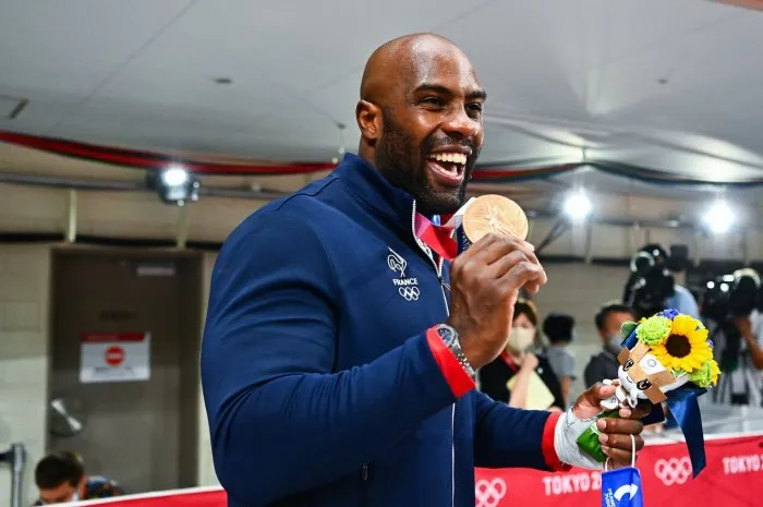 teddy riner de france pose avec sa médaille de bronze lors de la septième journée de judo au nippon budokan le 30 juillet 2021 à tokyo, japon photo by anthony dibon icon sport abacapresscom