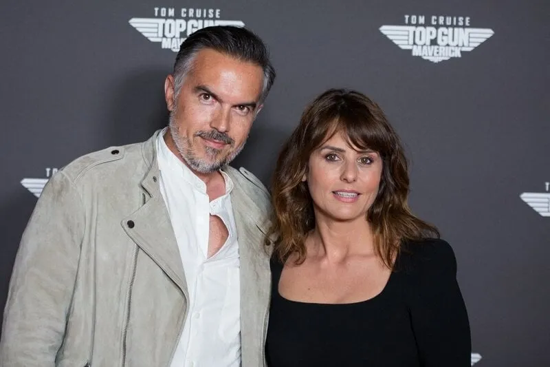 maxime chattam et sa femme faustine bollaert assistent à l'avant-première du film 'top gun maverick' à l'ugc normandie à paris le 19 mai 2022 à paris, france photo by nasser berzane abacapresscom
