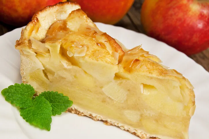 apple cake and cinnamon close up