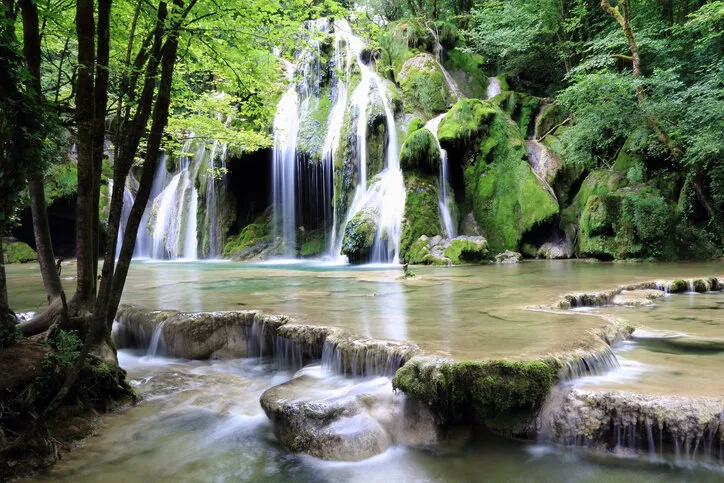 waterfalls of tufs to arbois in jura