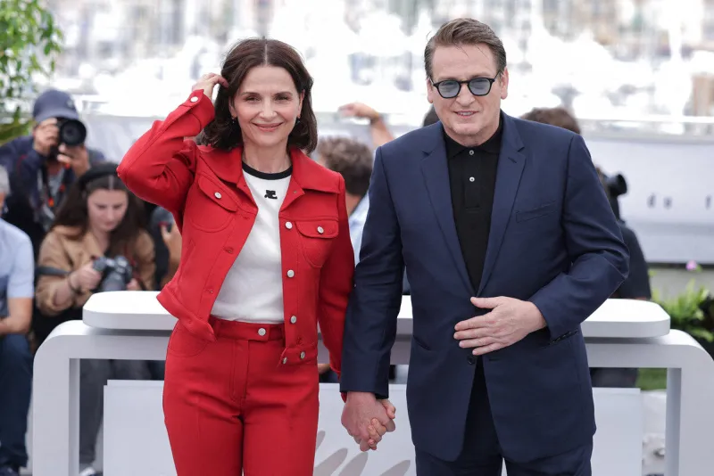 juliette binoche et benoît magimel assistent au photocall de la passion de dodin bouffant lors du 76ème festival de cannes au palais des festivals le 25 mai 2023 à cannes, france photo by david boyer abacapresscom