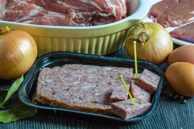 indoor shooting in natural light with an annular flash at iso 200, f 20 16 seconds