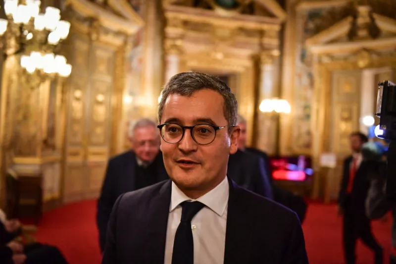 la loi controversée sur l'immigration est adoptée par le parlement - paris