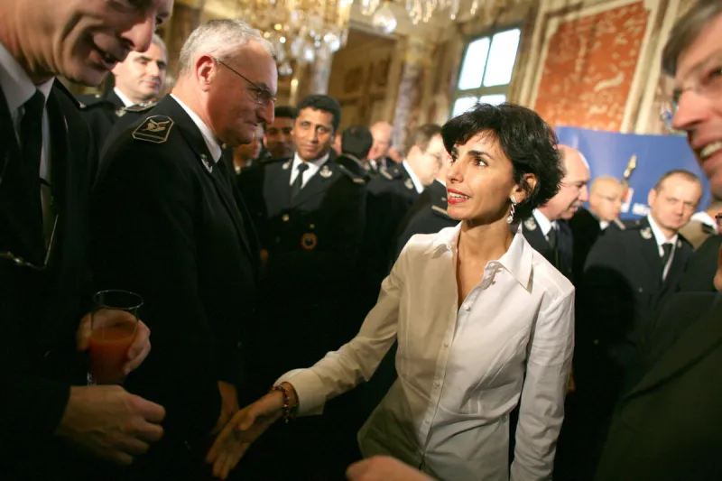 la ministre de la justice rachida dati rencontre les directeurs et chefs d'établissements pénitentiaires français à son ministère à paris, france, le 10 décembre 2007 photo by corentin fohlen abacapresscom
