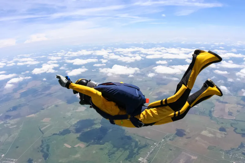 the girl parachutist in free fall