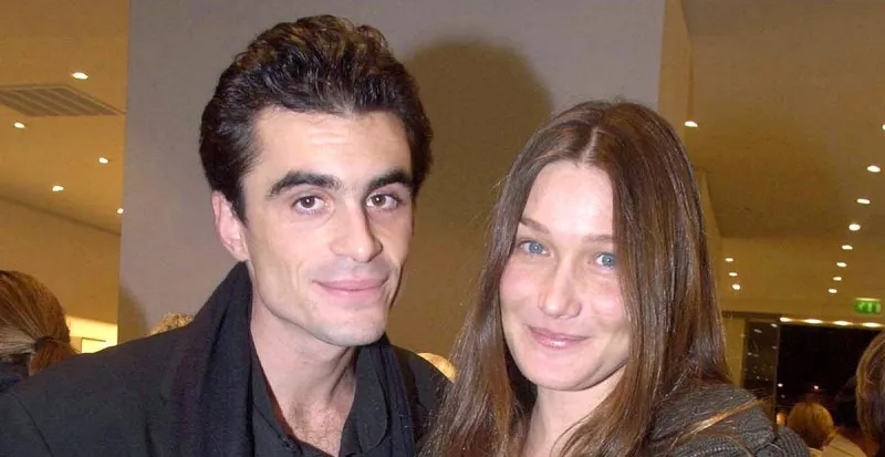 carla bruni et son petit ami raphael enthoven à paris, france, 22 novembre 2001 photo by stefano gundani abacapresscom