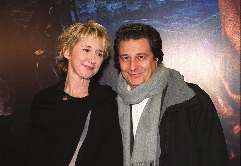 © rachid ait m'barek abaca 23226-12 paris-france, 25 01 2001 christian clavier et son épouse marie-anne chazel à la première du film le pacte des loups