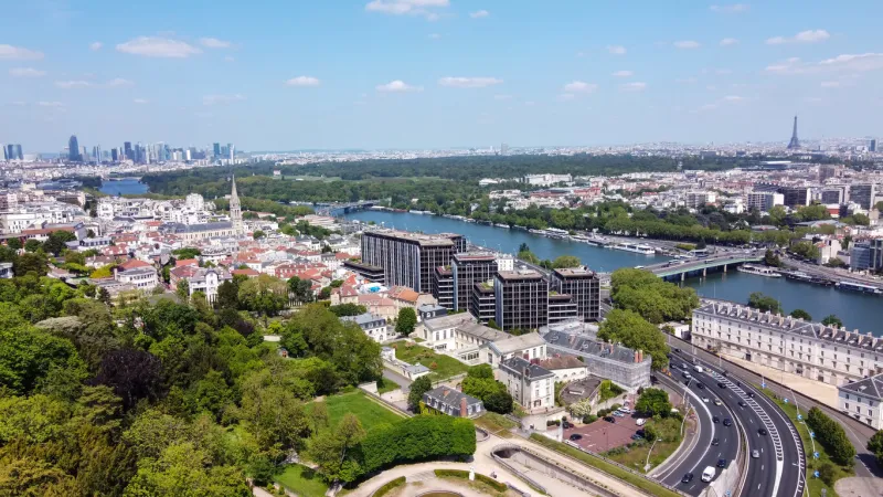 view on paris and seine river from boulogne-billancourt on cntre with eiffel tower and puteaux (include la defense with skyscrapers) in sunny may day