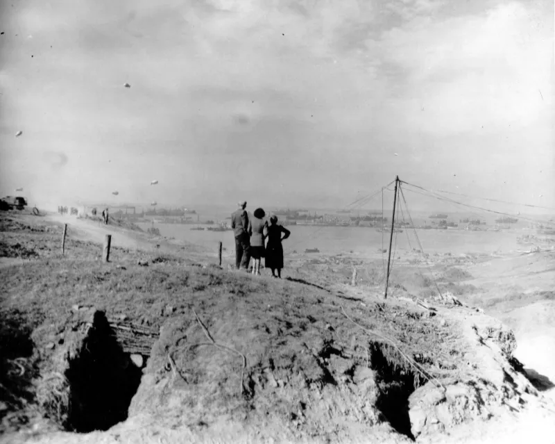 hn71cj normandie, france, en juin 1944 vue de la plage avec les navires après le débarquement photo by alamy abacapresscom