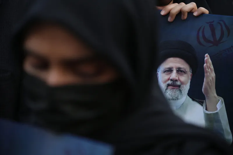 les iraniens pleurent la mort de raisi - téhéran