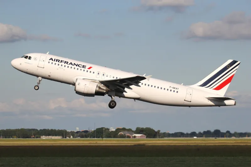 vijfhuizen, netherlands - june 16, 2015  air france airbus a320-200 with registration f-gkxt just airborne at amsterdam airport schiphol