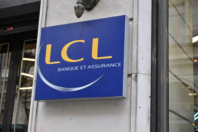 lcl bank illustration d'enseignes commerciales et de magasins à lyon, france, le 9 février 2024 photo by julien reynaud aps-medias abacapresscom