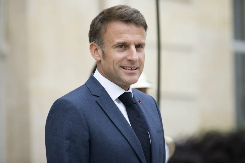 le président français emmanuel macron regarde et fait des gestes lors d'une déclaration à la presse avec le premier ministre portugais au palais de l'Élysée à paris le 19 juin 2024 photo by eliot blondet abacapresscom