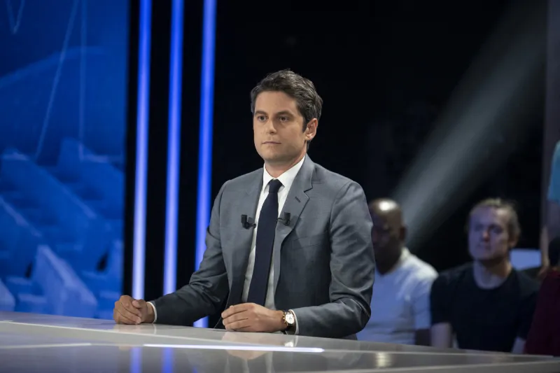le premier ministre français gabriel attal lors d'une interview à bfmtv pendant le second tour des élections législatives françaises à paris, le 3 juillet 2024 photo par eliot blondet abacapresscom