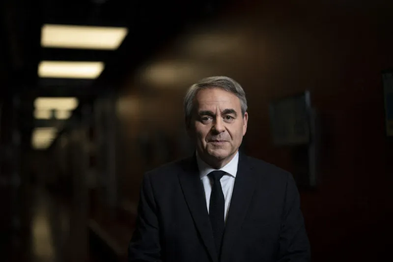le président du conseil régional des hauts-de-france xavier bertrand pose pour une séance de portrait avant une interview à dimanche en politique sur la chaîne france 3 à paris le 23 juin 2024 photo par eliot blondet abacapresscom
