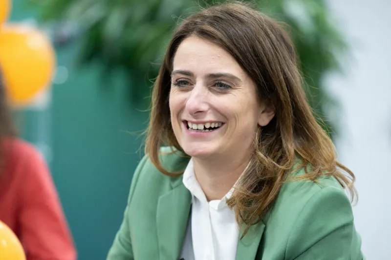 marine tondelier participe à une séance de phoning des victoires populaires - paris