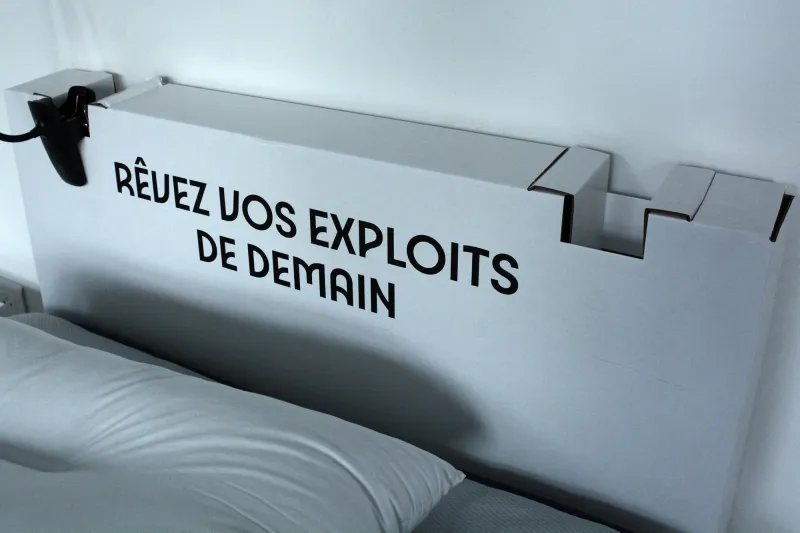 village olympique appartement d'athlète avec lit en carton pendant le village olympique, jeux olympiques paris 2024 à paris, france, 25 juillet