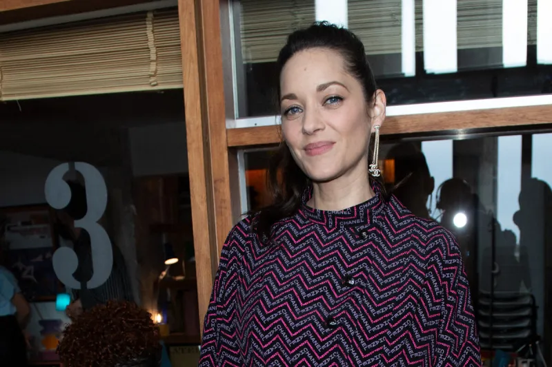 marion cotillard au défilé chanel croisière 2024-2025 à marseille, france, le 02 mai 2024 photo by aurore marechal abacapresscom