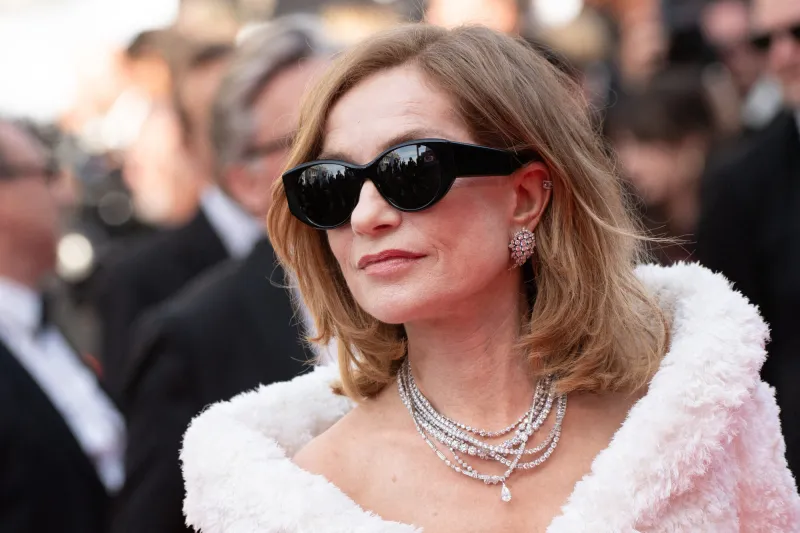 isabelle huppert assiste à la projection de horizon   an american saga dans le cadre du 77ème festival international du film de cannes à cannes, france, le 15 mai 2024 photo par aurore marechal abacapresscom