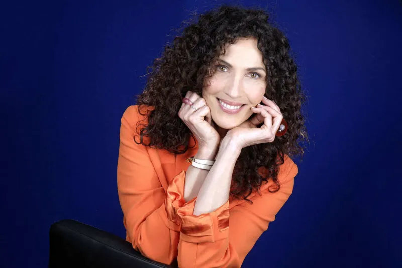 linda hardy pose lors d'une séance de portrait à paris, france, le 24 mai 2023 photo by vim abacapresscom