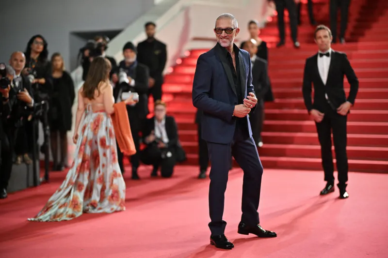 vincent cassel à la première du film parthenope lors du 77ème festival de cannes à cannes, france, le 21 mai 2024 photo par julien reynaud aps-medias abacapresscom