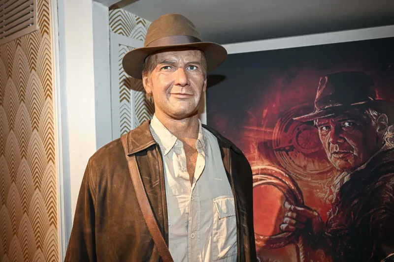 harrison ford jouant indiana jones statue de cire au musée grevin à paris, france le 18 juin 2024 photo par victor joly abacapresscom