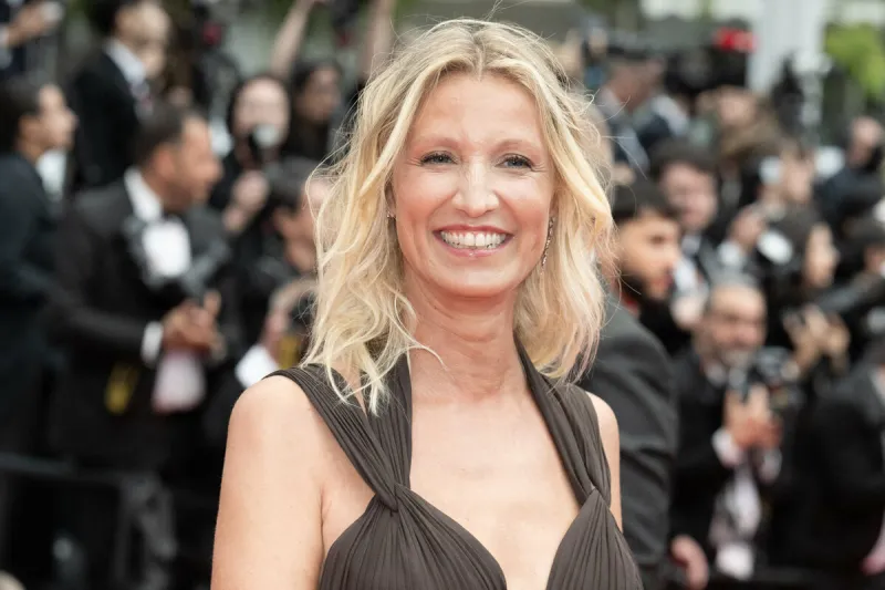 alexandra lamy assiste à la projection du deuxième acte et à la cérémonie d'ouverture du 77e festival de cannes au palais des festivals, le 14 mai 2024 à cannes, france photo by david niviere abacapresscom