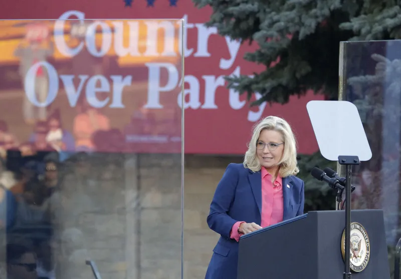 kamala harris fait campagne avec liz cheney - wisconsin