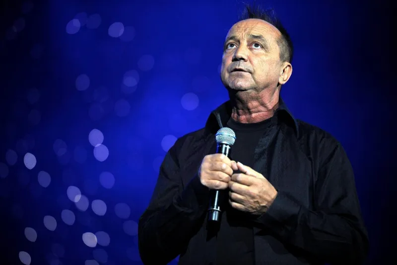 photo d'archives du groupe starmania - exclusif - claude dubois et la 3e croisiere age tendre et tete de bois a bord du paquebot msc fantasia photo by julien reynaud aps-media abacapresscom