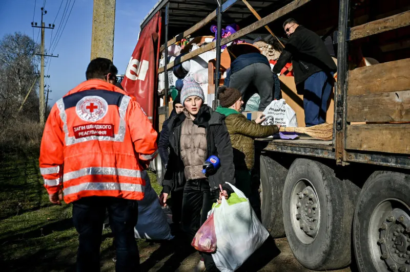 evacuation d'une famille de plusieurs enfants de la zone de guerre, village d'uspenivka, région de zaporizhzhia, sud-est de l'ukraine, 17 novembre 2024 photo by dmytro smolienko ukrinform abacapresscom