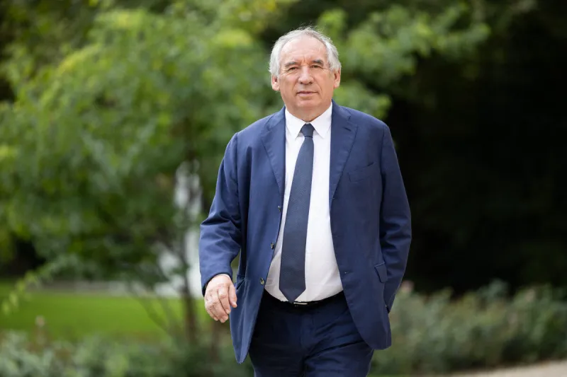 le président macron rencontre les dirigeants des partis centristes - paris