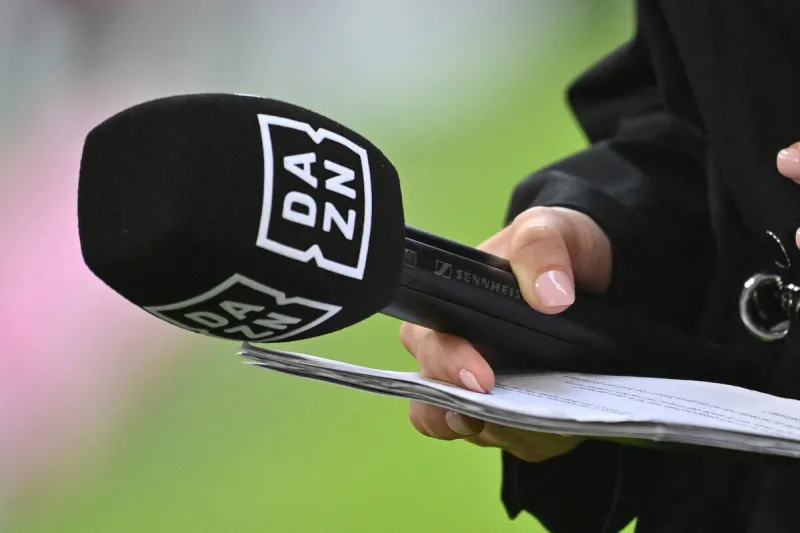 edge motif, featrure-dazn microphone, close up football 1ère saison bundesliga 2021 2022, 2e journée, matchday02 fc bayern munich-1er fc cologne 3-2 le 22 08 2021, allianzarena muenchen photo par icon sport abacapresscom