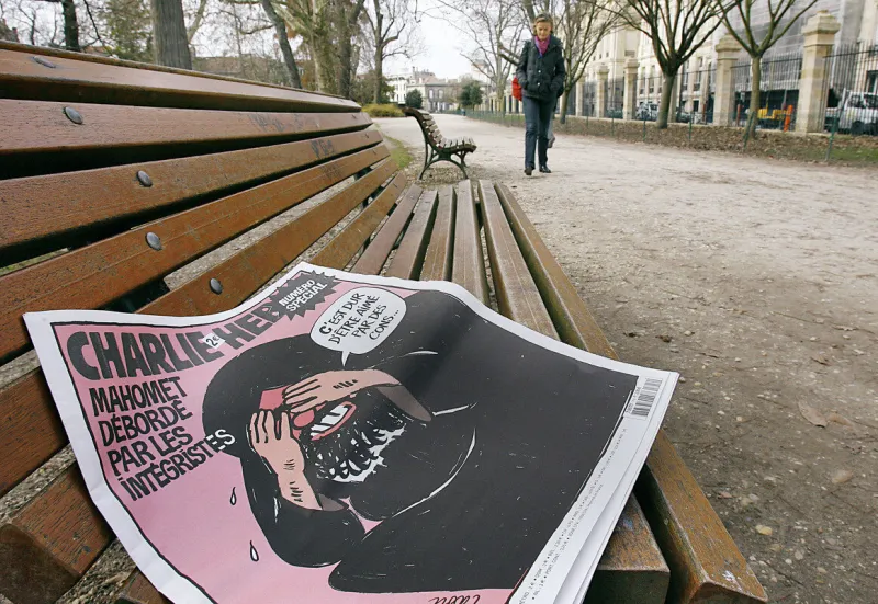 charlie hebdo présente les 12 caricatures de mahomet
