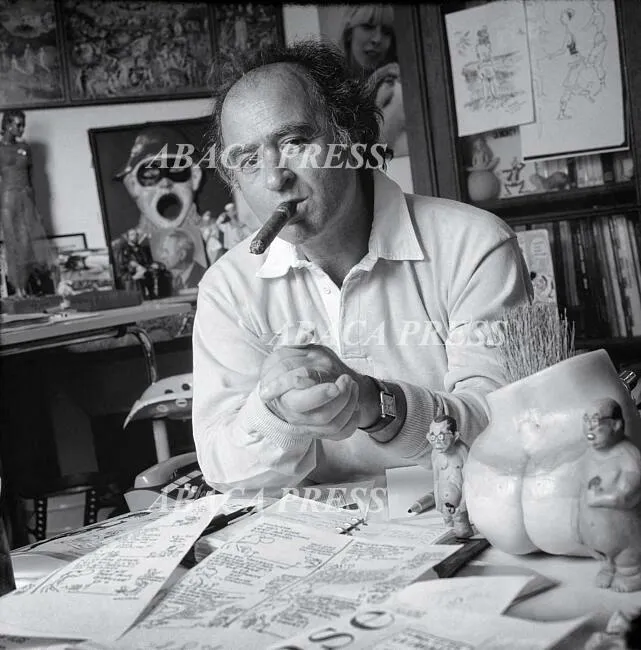 photo d'archive datant de 1990 de l'artiste de bande dessinée français georges wolinski chez lui à paris, france photo par pascal baril abacapresscom