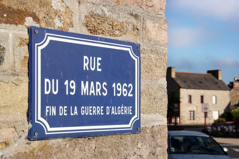 fn8f0w plaque de rue   rue du 19 mars 1962, fin de la guerre d'algerie photo oby alamy abacapresscom