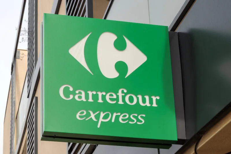 enseigne d'un magasin carrefour express - photo by lallemand jm belpress andbz abacapresscom - carrefour , enseigne , enseignes , gros plan , gros plans , horizontal (orientation) , largeur , carrefour express