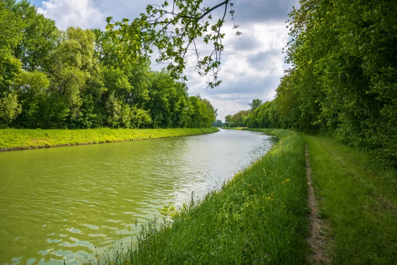 canal de l'oise in france - picardie - ribecourt