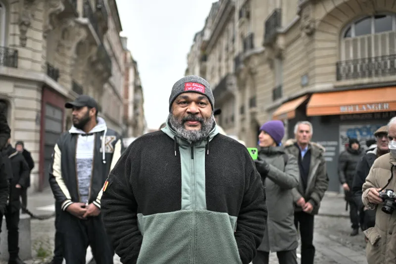 dieudonne au service commémoratif de jean-marie le pen - paris
