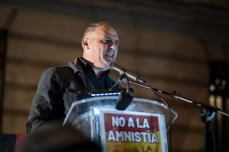 rassemblement de l'extrême droite contre l'accord d'amnistie controversé - madrid