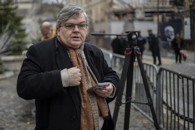 jerome bourbon, rédacteur en chef du journal d'extrême droite rivarol, arrive à la cérémonie en l'honneur du leader d'extrême droite jean-marie le pen, jeudi 16 janvier 2025 à parisphoto by eliot blondet   abacapresscom